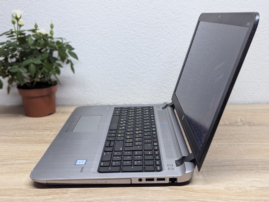 Уцінка! Ноутбук Б/В HP ProBook 450 G3, Intel Core i5-6200U, DDR3 8 GB, SSD 128GB, 15.6" HD