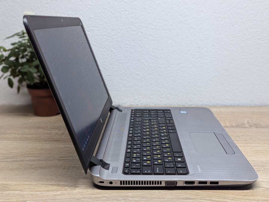Уцінка! Ноутбук Б/В HP ProBook 450 G3, Intel Core i5-6200U, DDR3 8 GB, SSD 128GB, 15.6" HD