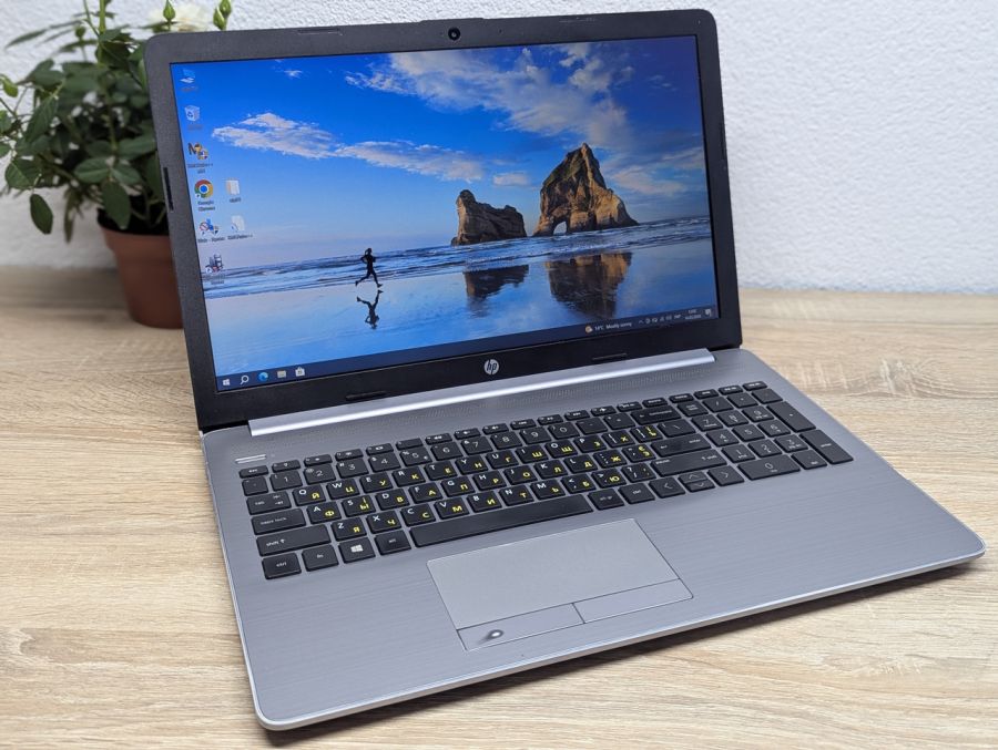 Уцінка! Ноутбук Б/В HP Notebook 255 G7, AMD Ryzen 3 3200U, DDR4 8 GB, SSD 128GB, AMD Radeon Vega, 15.6" Full HD