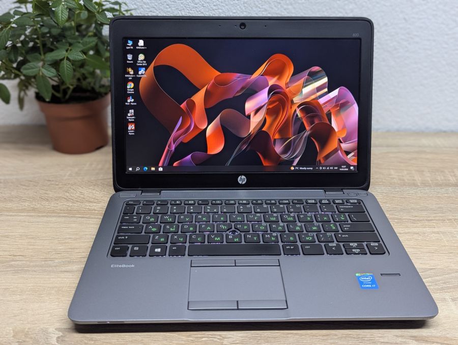 Уцінка! Ноутбук Б/В HP EliteBook 820 G2, Intel Core i7-5500U, DDR3 8 GB, SSD 128GB, 12" Full HD