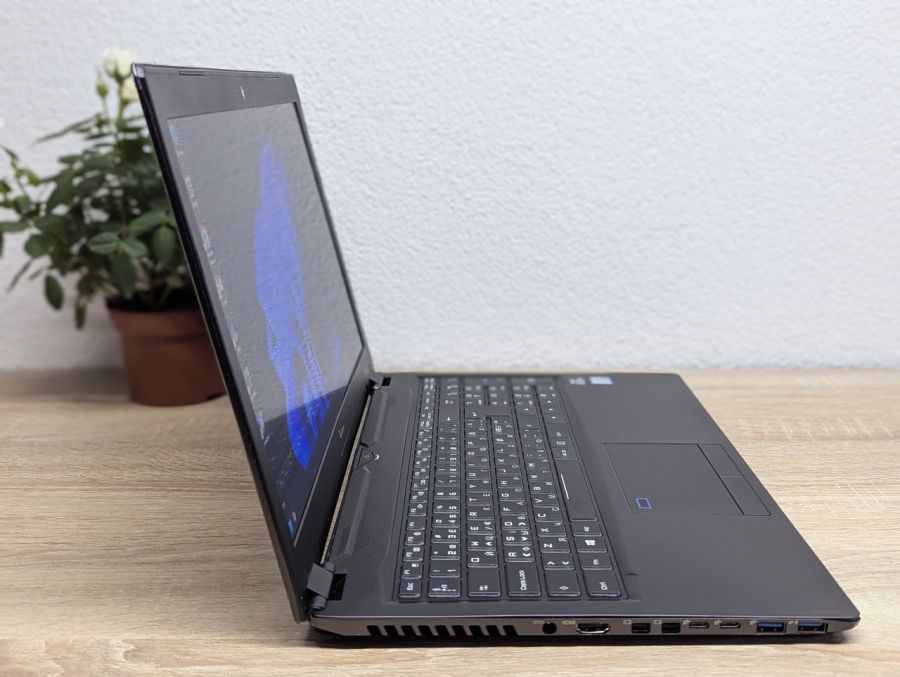 Ноутбук Б/В Multicom Norge P850HR, Intel Core i7-7700HQ, DDR4 32GB, SSD 256GB + HDD 1TB, NVIDIA GeForce GTX 1070 8GB, 15.6" Full HD