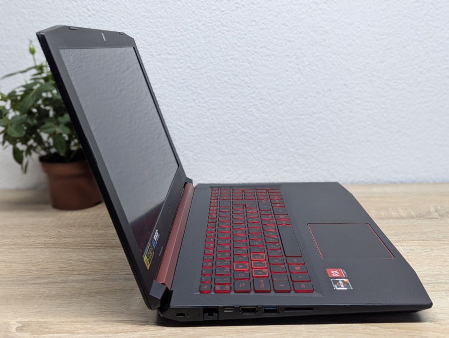 Ноутбук Б/В Acer Nitro AN515-42, AMD Ryzen 5 Mobile 2500U, DDR4 16 GB, SSD 256GB + 1 TB, AMD Radeon Vega, 15.6" Full HD