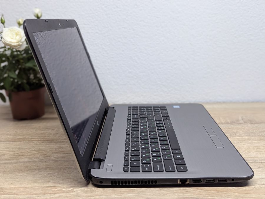 Уцінка! Ноутбук Б/В HP Notebook 15 81EB, Intel Core i5-6200U, DDR4 8 GB, SSD 128GB, 15.6" HD