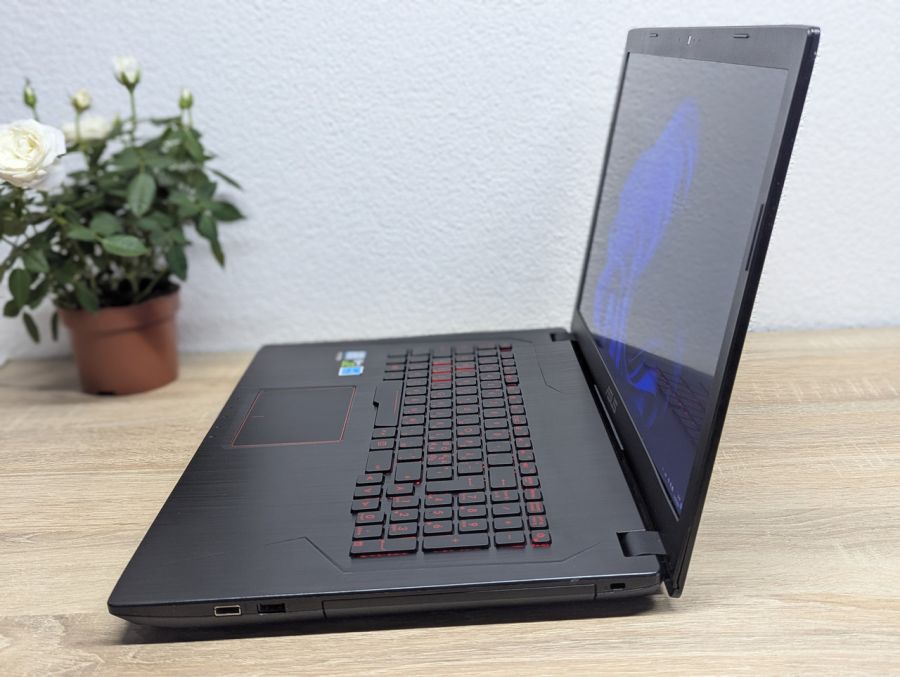 Ноутбук Б/В ASUS ROG GL753VE, Intel Core i7-7700HQ, DDR4 16 GB, SSD 256GB + HDD 320GB + SSD 150GB, NVIDIA GeForce GTX 1050 4Gb, 17" Full HD