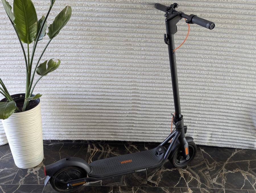 Б/В Електросамокат Segway Ninebot KickScooter F2 Plus (модель 051202E) [ProductHub SKU 051202E(2)]