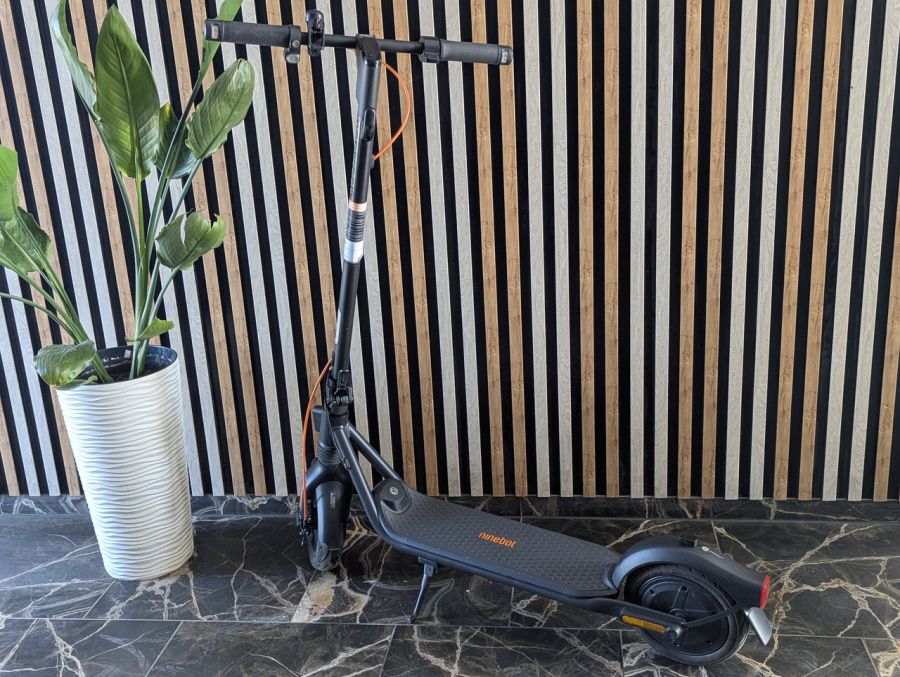 Б/В Електросамокат Segway Ninebot KickScooter F2 Pro 051203E