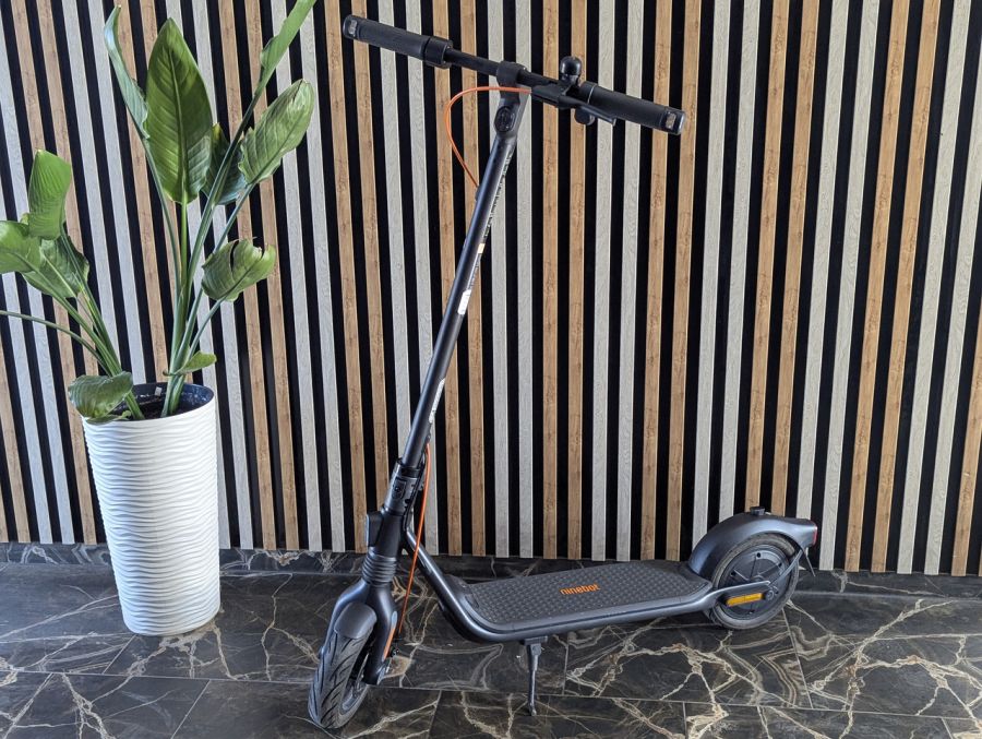 Б/В Електросамокат Segway Ninebot KickScooter F2 Pro 051203E