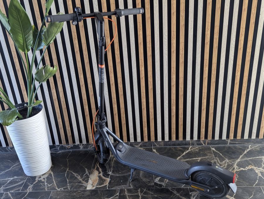 Б/В Електросамокат Segway Ninebot KickScooter F2 Plus (модель 051202E)