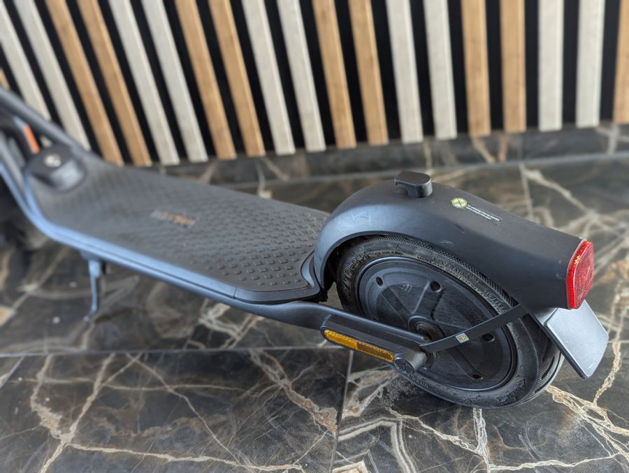 Б/В Електросамокат Segway Ninebot KickScooter F2 Plus (модель 051202E)