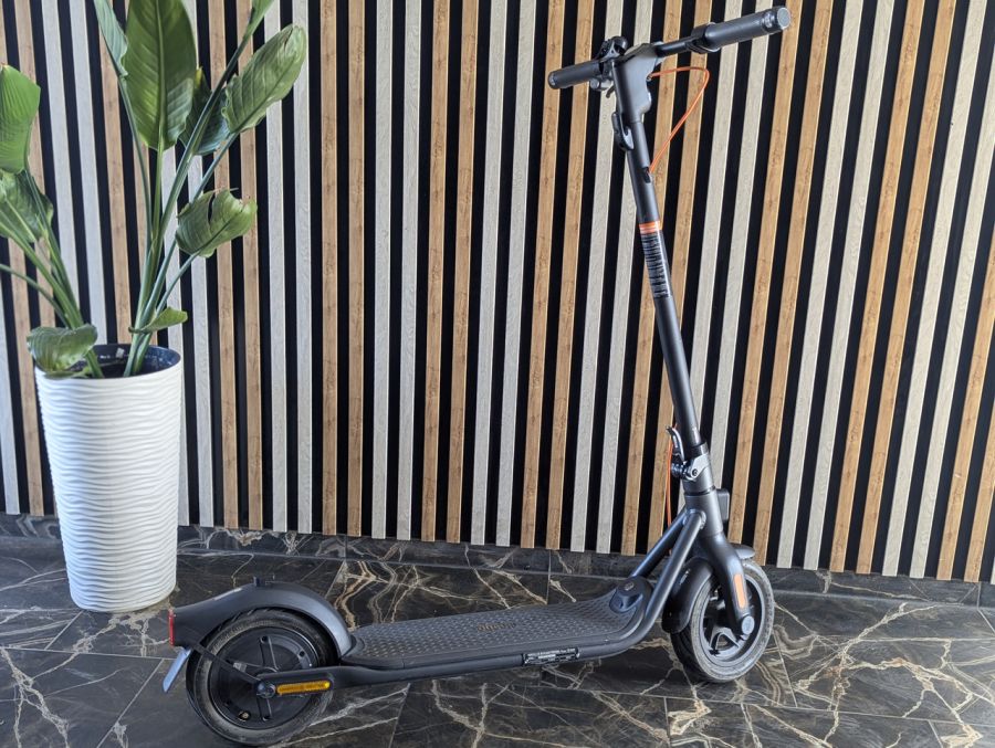 Б/В Електросамокат Segway Ninebot KickScooter F2 Plus (модель 051202E)