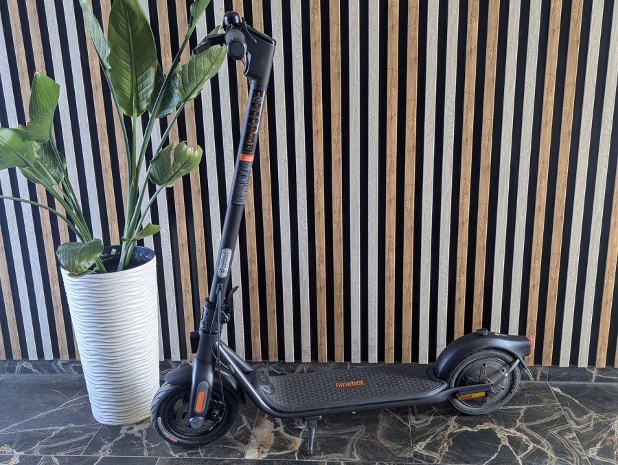 Б/В Електросамокат Segway Ninebot KickScooter F2 051201E