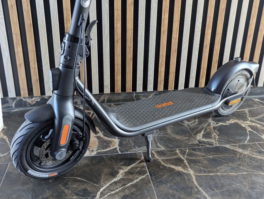 Б/В Електросамокат Segway Ninebot KickScooter F2 051201E