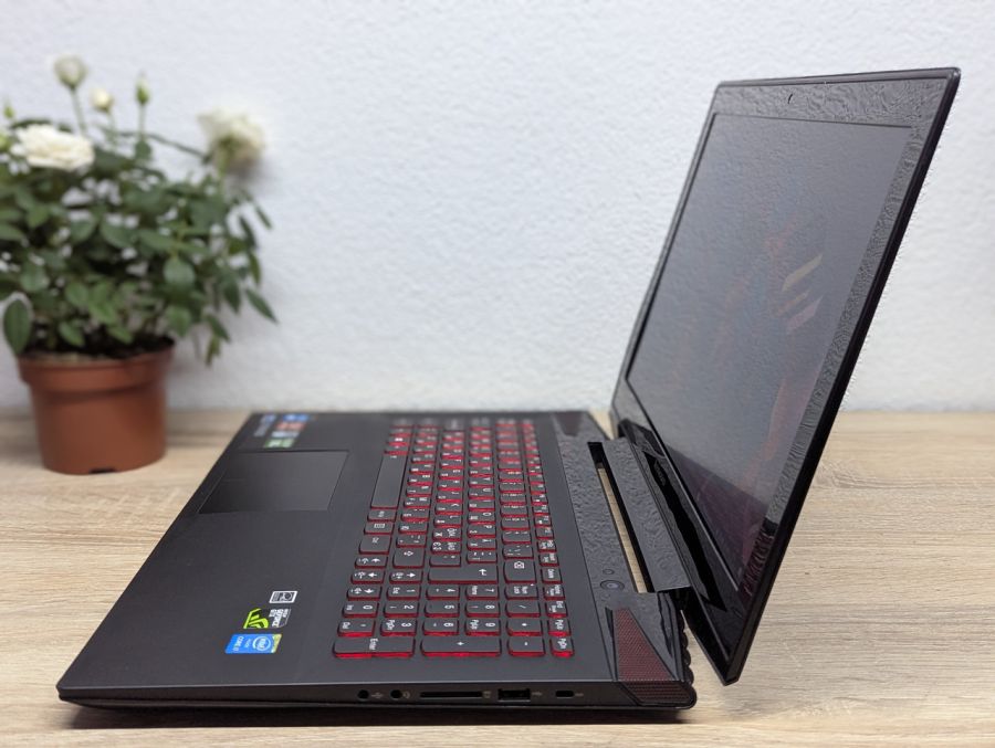 Ноутбук Б/В Lenovo IdeaPad Y50-70, Intel Core i7-4720HQ, DDR3 12 GB, SSD 360GB, NVIDIA GeForce GTX 960M 4Gb, 15.6" Full HD
