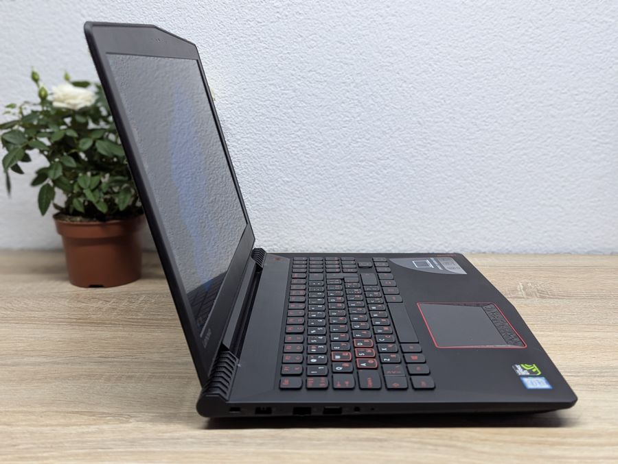 Ноутбук Б/В Lenovo Legion Y520-15IKBN, Intel Core i5-7300HQ, DDR4 16 GB, SSD 256GB + HDD 150GB, NVIDIA GeForce GTX 1050 2Gb, 15.6" Full HD