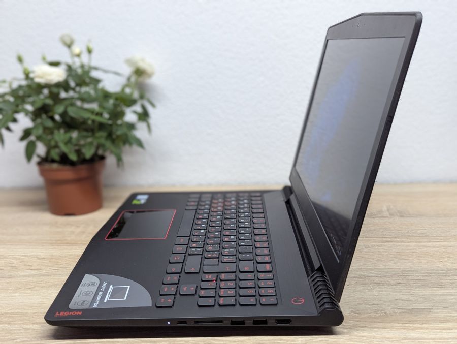 Ноутбук Б/В Lenovo Legion Y520-15IKBN, Intel Core i5-7300HQ, DDR4 16GB, SSD 256GB + HDD 150GB, NVIDIA GeForce GTX 1050 2GB, 15.6" Full HD