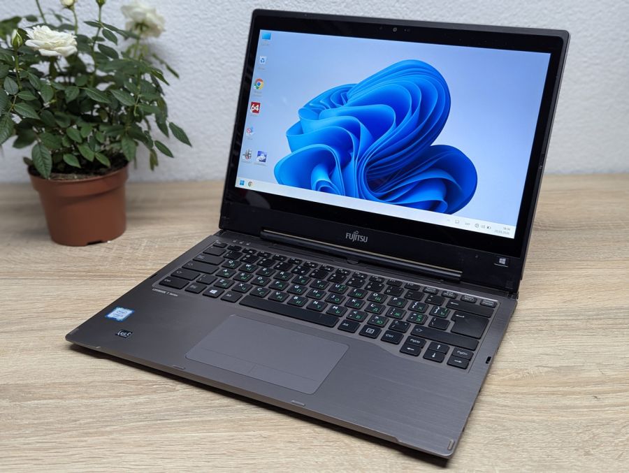 Ноутбук Б/В Fujitsu T936, Intel Core i5-6300U, DDR4 8 GB, SSD 256GB, 13" Full HD Сенсор
