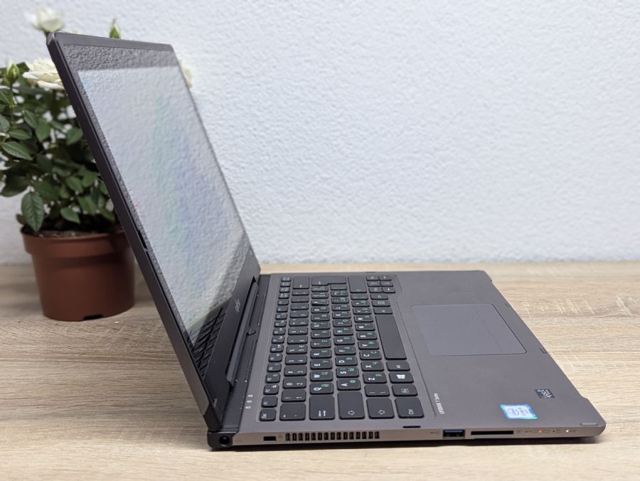 Ноутбук Б/В Fujitsu T936, Intel Core i5-6300U, DDR4 8 GB, SSD 256GB, 13" Full HD Сенсор