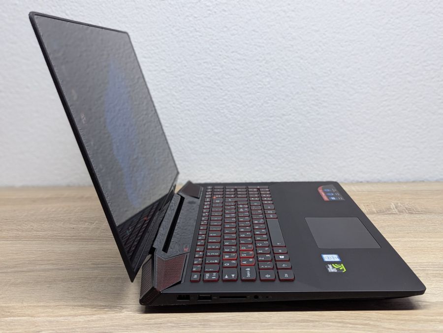 Ноутбук Б/В Lenovo IdeaPad Y700, Intel Core i5-6300HQ, DDR4 8 GB, SSD 256GB + SSD 1TB, GeForce GTX 960M 2Gb, 15.6" Full HD