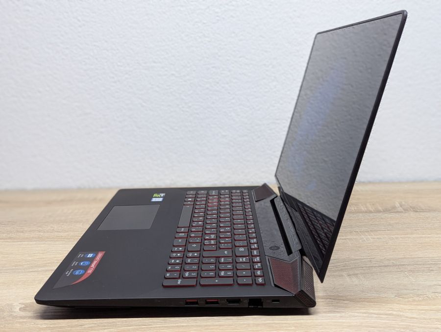 Ноутбук Б/В Lenovo IdeaPad Y700, Intel Core i5-6300HQ, DDR4 8 GB, SSD 256GB + SSD 1TB, GeForce GTX 960M 2Gb, 15.6" Full HD