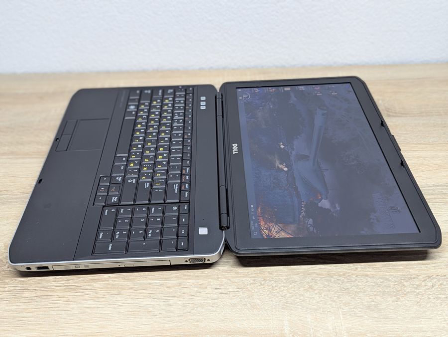 Уцінка! Ноутбук Б/В Dell Latitude E5530, Intel Core i3-2370U, DDR3 8 GB, SSD 128GB, 15.6" HD