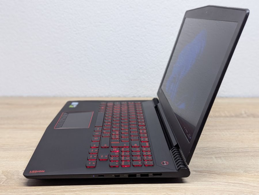 Ноутбук Б/В Lenovo Legion Y520-15IKBN, Intel Core i5-7300HQ, DDR4 16 GB, SSD 512GB, NVIDIA GeForce GTX 1060 3Gb, 15.6" Full HD