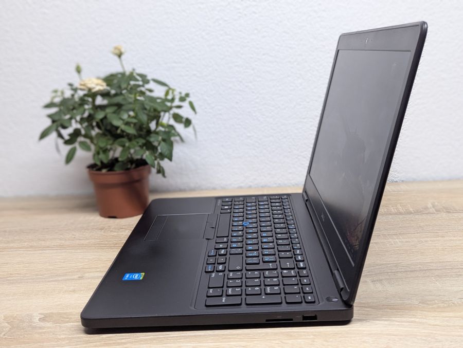 Ноутбук Б/В Dell Latitude E5550, Intel Core i5-5300U, DDR3 8 GB, SSD 128GB, NVIDIA GeForce 830M 2Gb, 15.6" Full HD