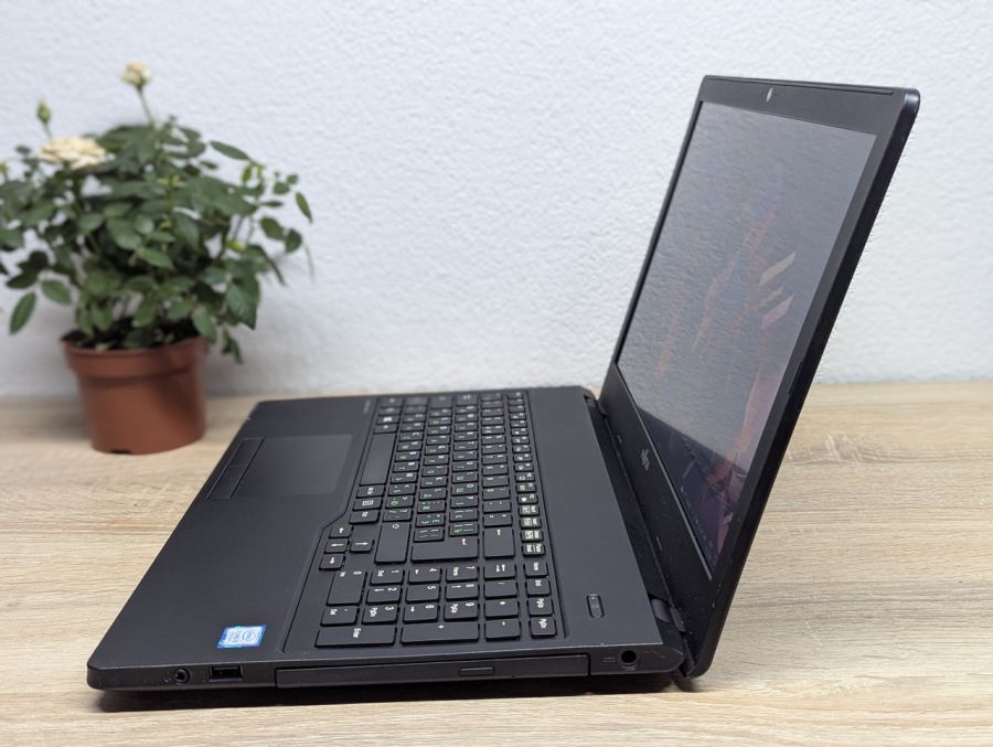 Ноутбук Б/В Fujitsu LifeBook A557, Intel Core i5-7200U, DDR3 8 GB, SSD 128GB, 15.6" Full HD