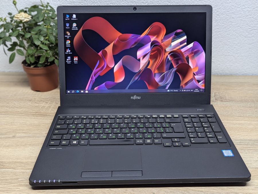 Ноутбук Б/В Fujitsu LifeBook A557, Intel Core i5-7200U, DDR3 8 GB, SSD 128GB, 15.6" Full HD