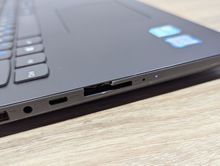 Уцінка! Ноутбук Б/В Lenovo 330-15IKB, Intel Core i5-8250U, DDR4 12 GB, SSD 256GB, NVIDIA GeForce MX150 2Gb, 15" Full HD