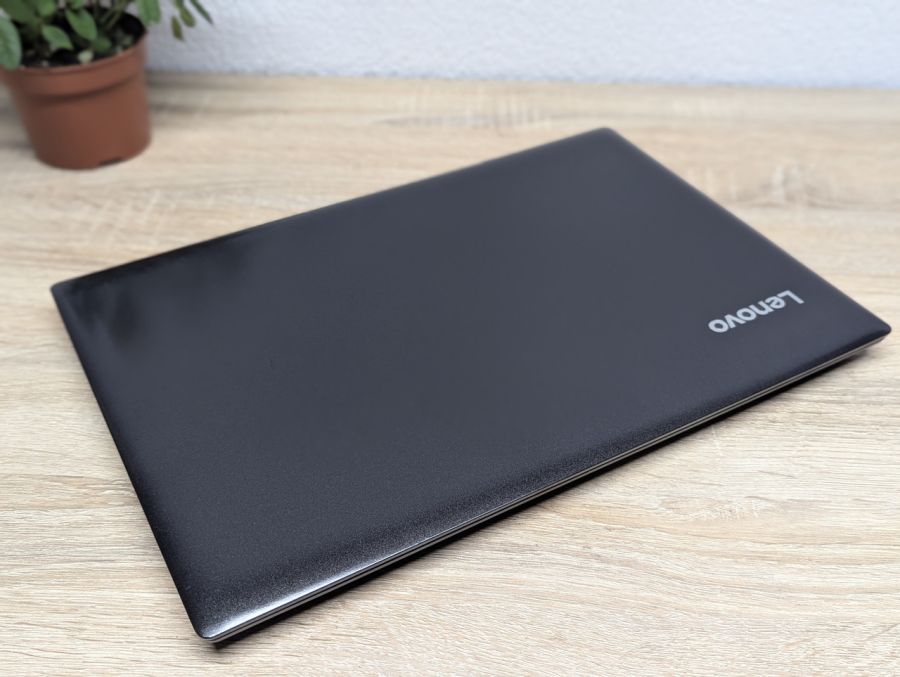 Уцінка! Ноутбук Б/В Lenovo 330-15IKB, Intel Core i5-8250U, DDR4 12 GB, SSD 256GB, NVIDIA GeForce MX150 2Gb, 15" Full HD