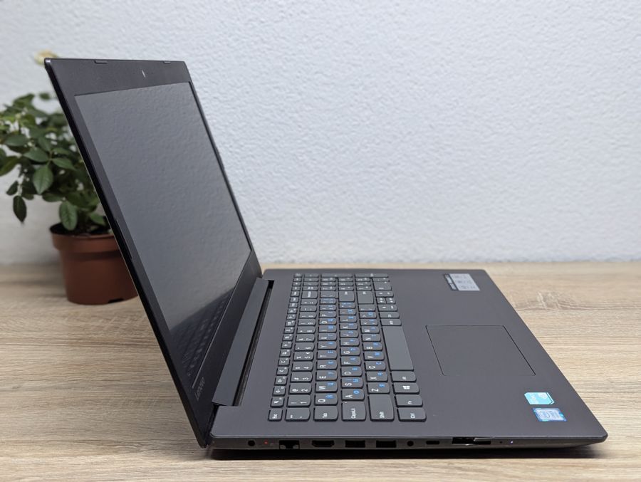 Уцінка! Ноутбук Б/В Lenovo 330-15IKB, Intel Core i5-8250U, DDR4 12 GB, SSD 256GB, NVIDIA GeForce MX150 2Gb, 15" Full HD