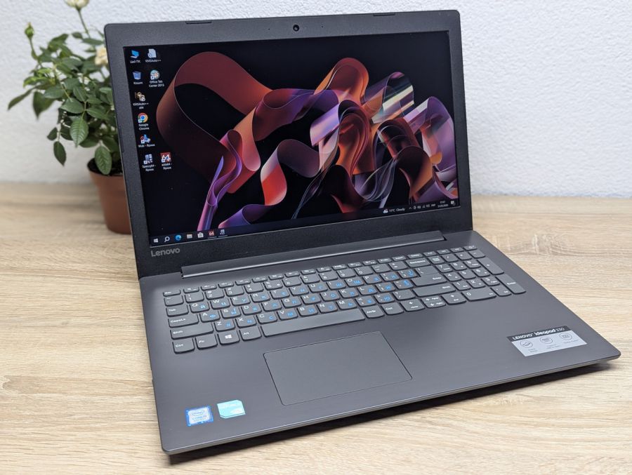 Уцінка! Ноутбук Б/В Lenovo 330-15IKB, Intel Core i5-8250U, DDR4 12 GB, SSD 256GB, NVIDIA GeForce MX150 2Gb, 15" Full HD