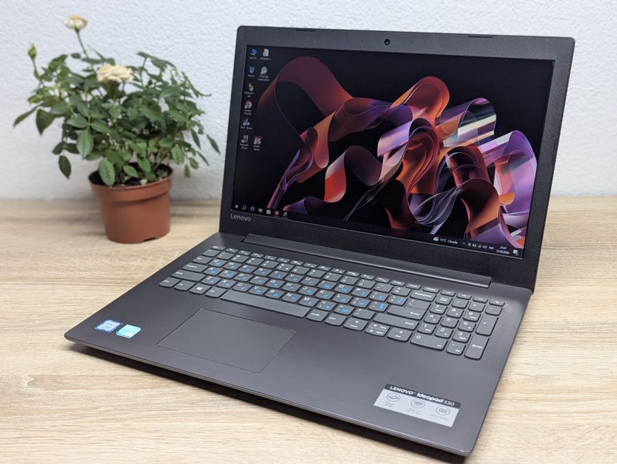 Уцінка! Ноутбук Б/В Lenovo 330-15IKB, Intel Core i5-8250U, DDR4 12 GB, SSD 256GB, NVIDIA GeForce MX150 2Gb, 15" Full HD