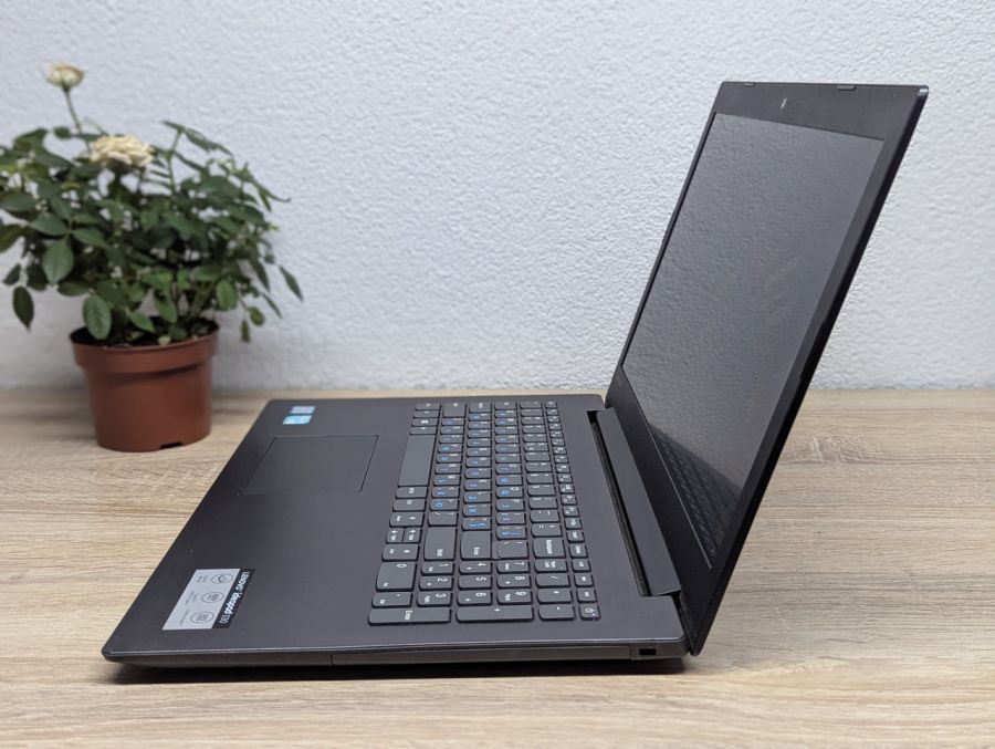 Ноутбук Б/В Lenovo 330-15IKB, Intel Core i5-8250U, DDR4 12GB, SSD 256GB, NVIDIA GeForce MX150 2GB, 15" Full HD