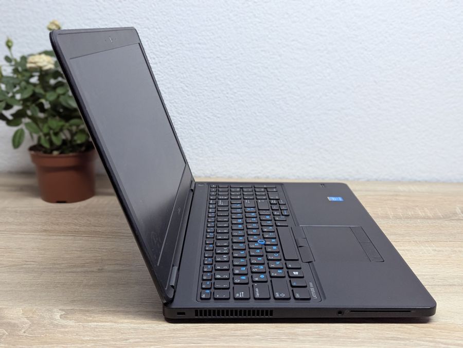 Ноутбук Б/В Dell Latitude E5550, Intel Core i3-4030U, DDR3 8 GB, SSD 128GB, 15.6" HD