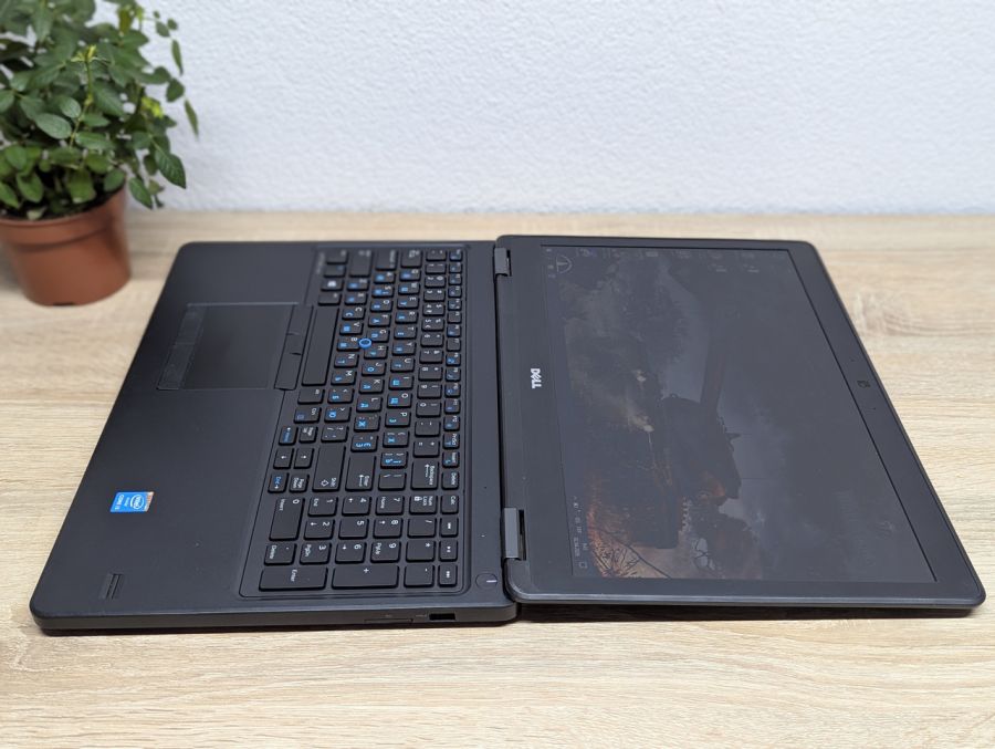 Ноутбук Б/В Dell Latitude E5550, Intel Core i3-4030U, DDR3 8 GB, SSD 128GB, 15.6" HD