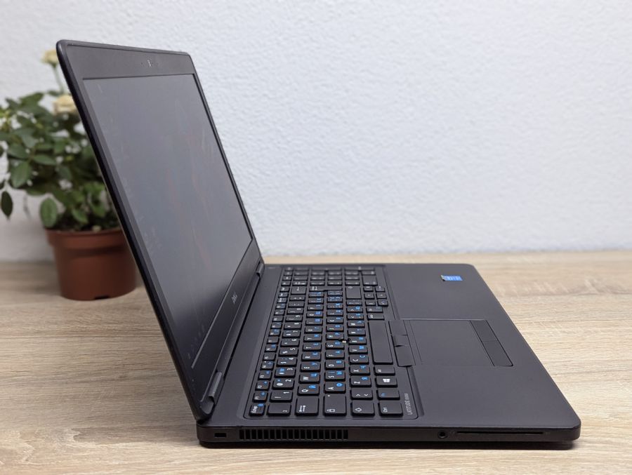 Уцінка! Ноутбук Б/В Dell Latitude E5550, Intel Core i5-5300U, DDR3 8 GB, SSD 128GB, 15.6" HD