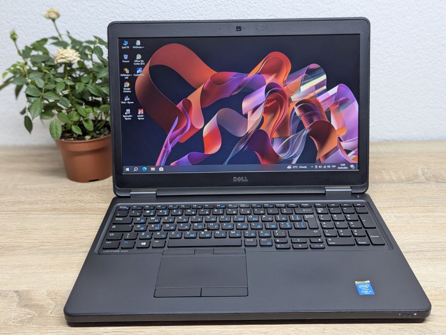 Уцінка! Ноутбук Б/В Dell Latitude E5550, Intel Core i5-5300U, DDR3 8 GB, SSD 128GB, 15.6" HD