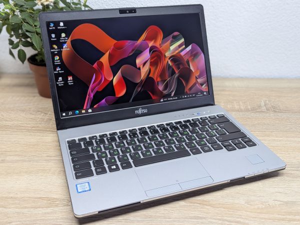 Ноутбук Б/В Fujitsu S936, Intel Core i5-6200U, DDR4 4 GB, SSD 256GB, 13" Full HD