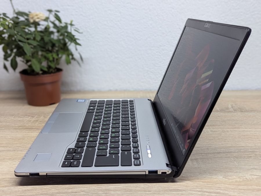 Ноутбук Б/В Fujitsu S936, Intel Core i5-6200U, DDR4 4 GB, SSD 256GB, 13" Full HD