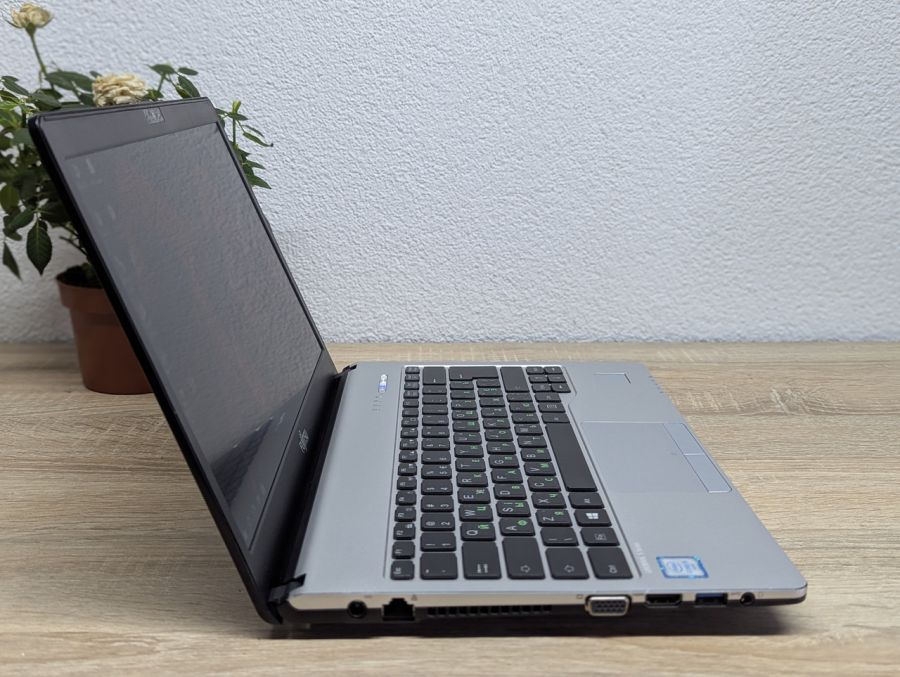 Ноутбук Б/В Fujitsu S936, Intel Core i5-6200U, DDR4 4 GB, SSD 256GB, 13" Full HD