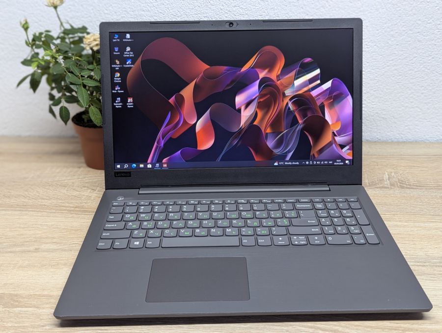 Ноутбук Б/В Lenovo V130-15IKB, Intel Core i5-7200U, DDR4 8 GB, SSD 128GB, 15.6" Full HD