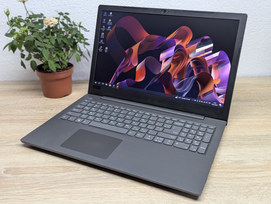 Ноутбук Б/В Lenovo V130-15IKB, Intel Core i5-7200U, DDR4 8 GB, SSD 128GB, 15.6" Full HD