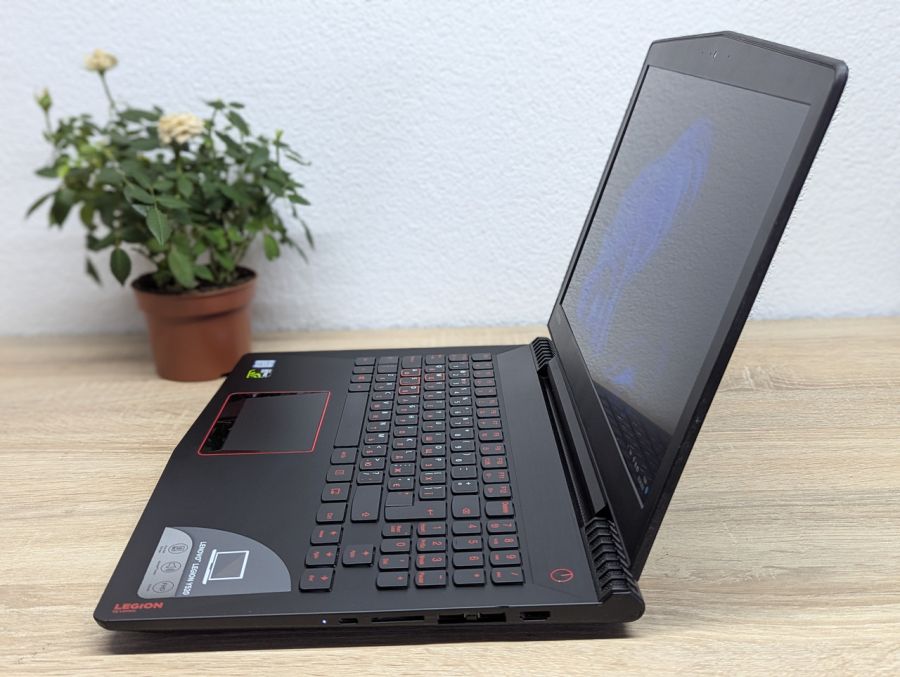 Ноутбук Б/В Lenovo Legion Y520-15IKBN, Intel Core i5-7300HQ, DDR4 16 GB, SSD 128GB + HDD 1TB, NVIDIA GeForce GTX 1050 2Gb, 15.6" Full HD