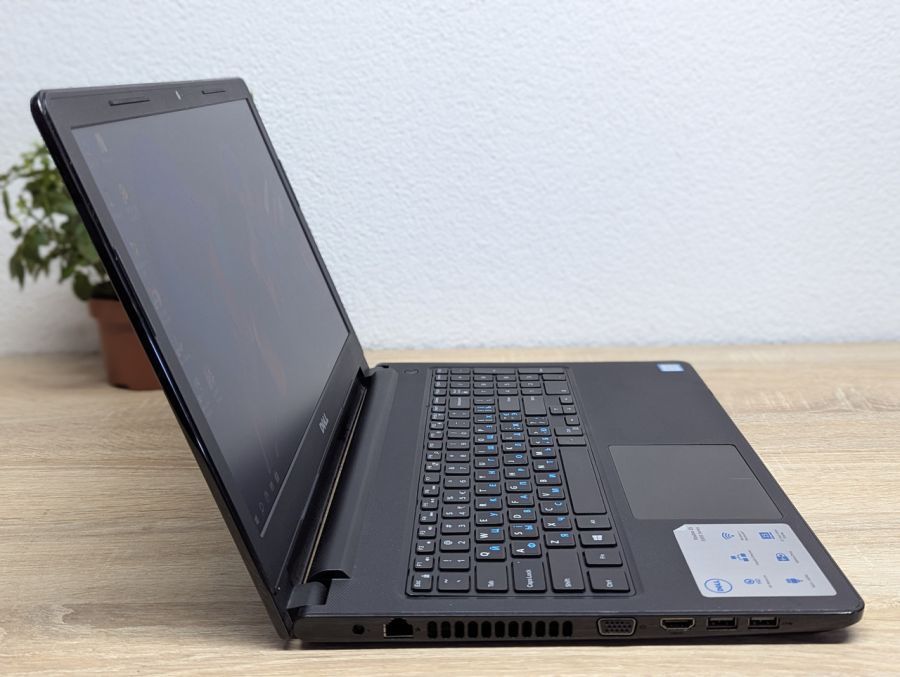 Уцінка! Ноутбук Б/В Dell Vostro 15-3568, Intel Core i3-6100U, DDR4 8 GB, SSD 128GB, 15.6" HD [ProductHub SKU Dell528]