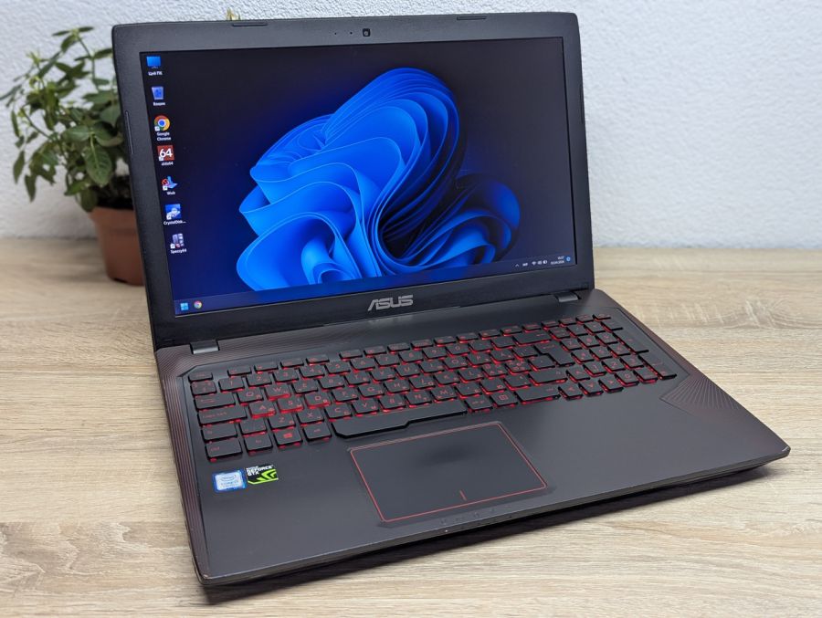 Ноутбук Б/В ASUS Strix GL553VE, Intel Core i7-7700HQ, DDR4 16 GB, SSD 256GB + HDD 320GB, NVIDIA GeForce GTX 1050 4Gb, 15.6" Full HD