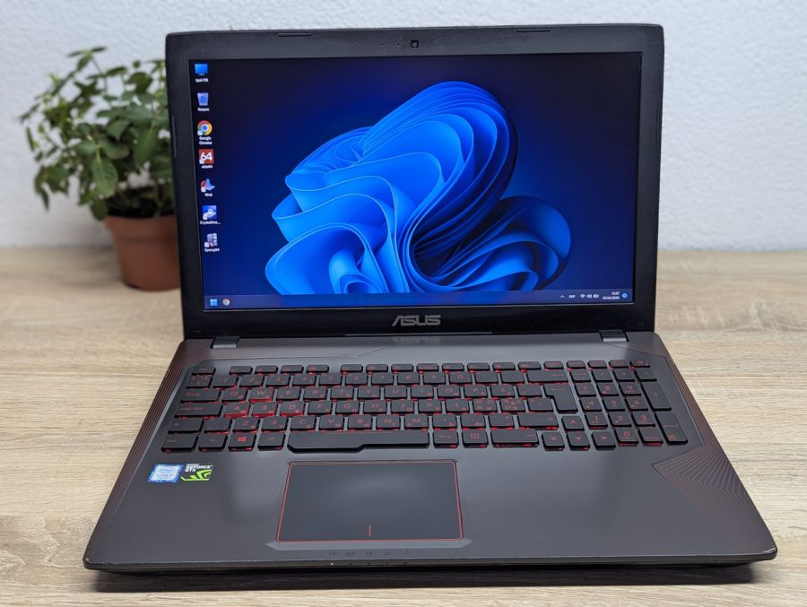 Ноутбук Б/В ASUS Strix GL553VE, Intel Core i7-7700HQ, DDR4 16 GB, SSD 256GB + HDD 320GB, NVIDIA GeForce GTX 1050 4Gb, 15.6" Full HD