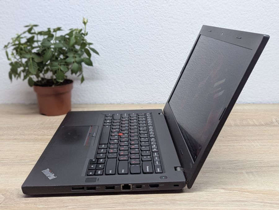 Ноутбук Б/В Lenovo ThinkPad T460P, Intel Core i7-6700HQ, DDR4 8GB, SSD 128GB, NVIDIA GeForce 940MX 2GB, 14" Full HD