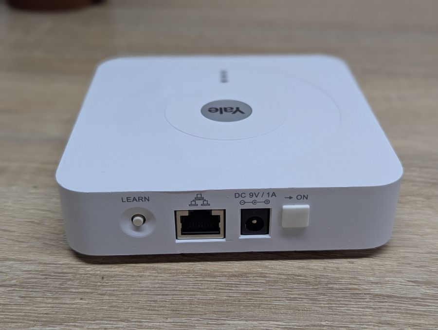 Б/В Центральний хаб системи розумного дому Yale Living Smart Hub 2.0 SR-HUB
