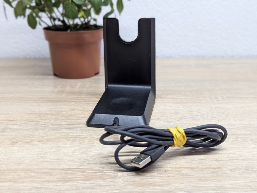 Б/В Док-станція для бездротової гарнітури Plantronics Voyager Focus UC B825 203079-101